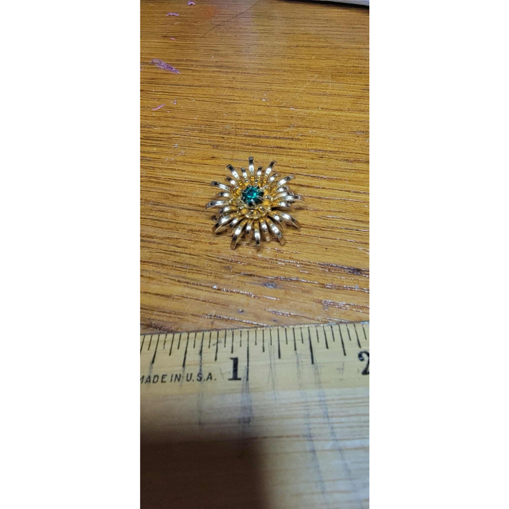 Vtg Coro 50’d Gold Tone Floral Sunburst Emerald Green Rhinestone Center